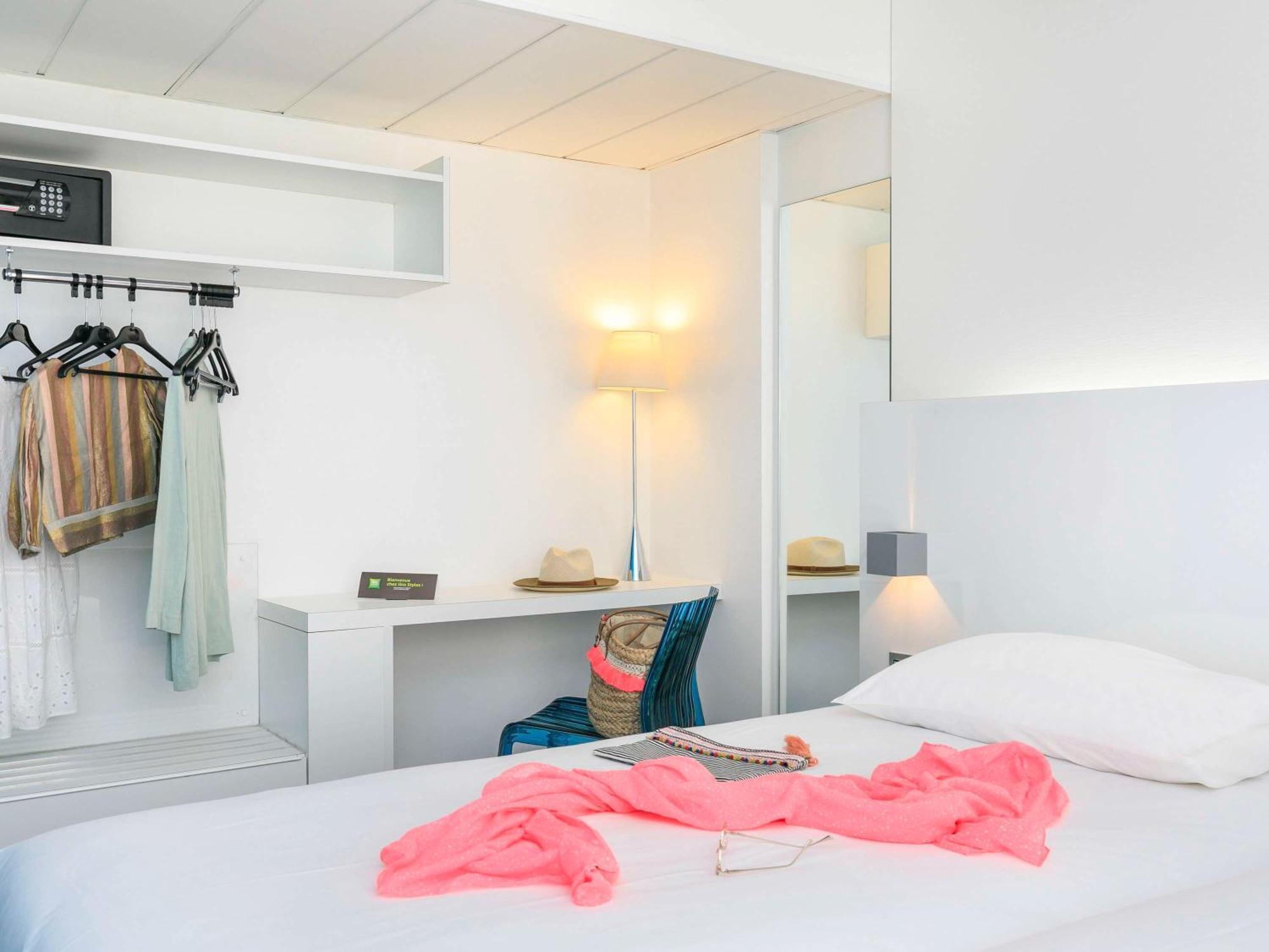 ไอบิส สไตล์ ม็องตง ซองทร์ Hotel ภายนอก รูปภาพ